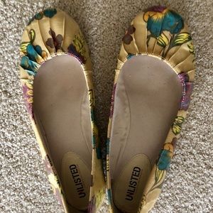 Unlisted floral flats - size 9